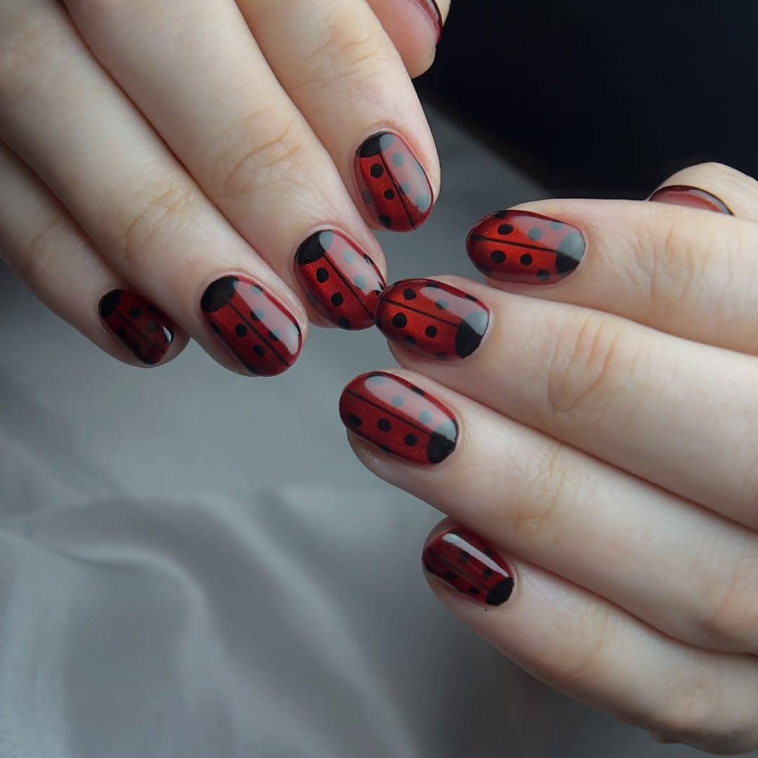 Inspirasi ladybug nails