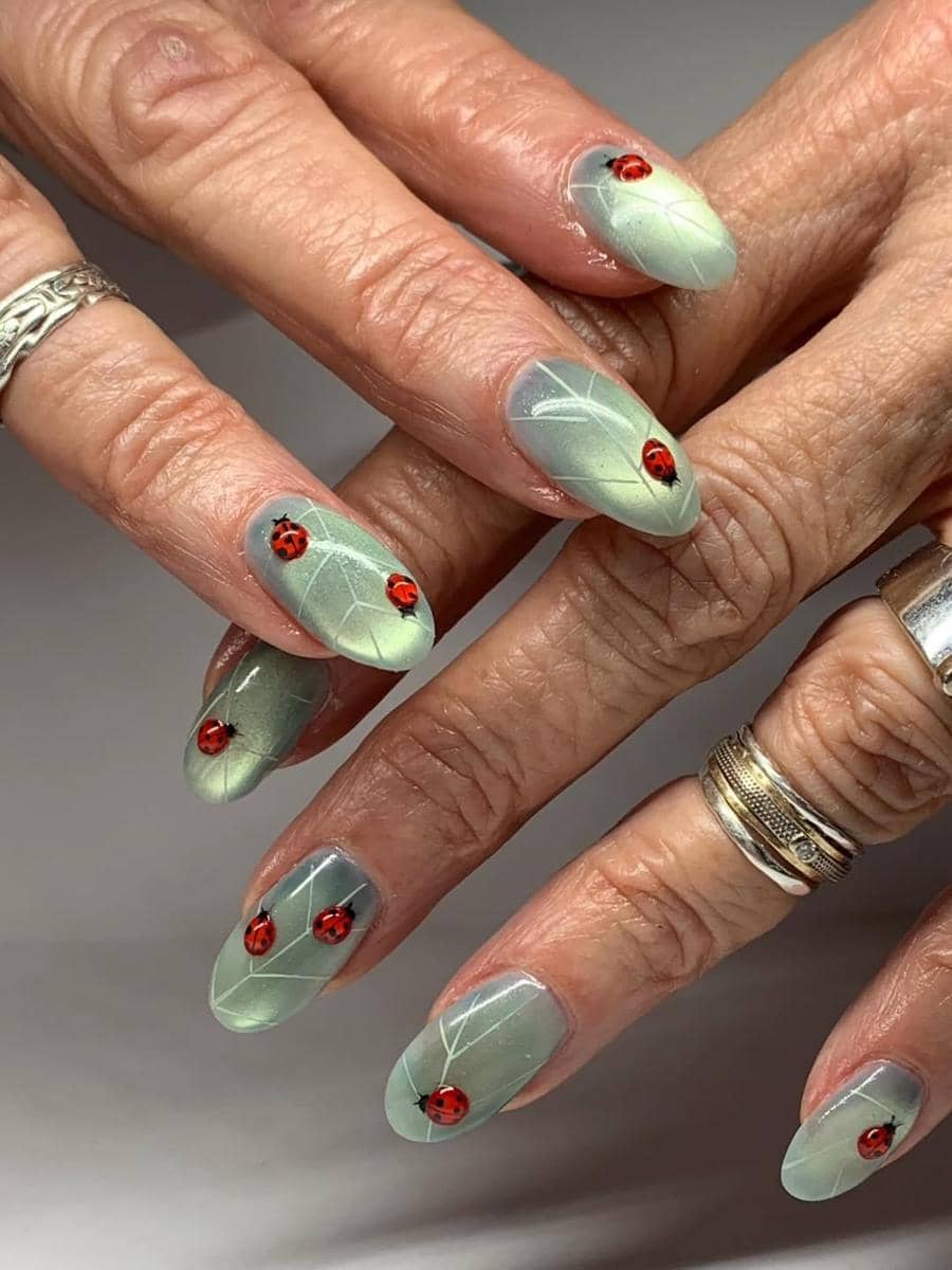 Inspirasi ladybug nails