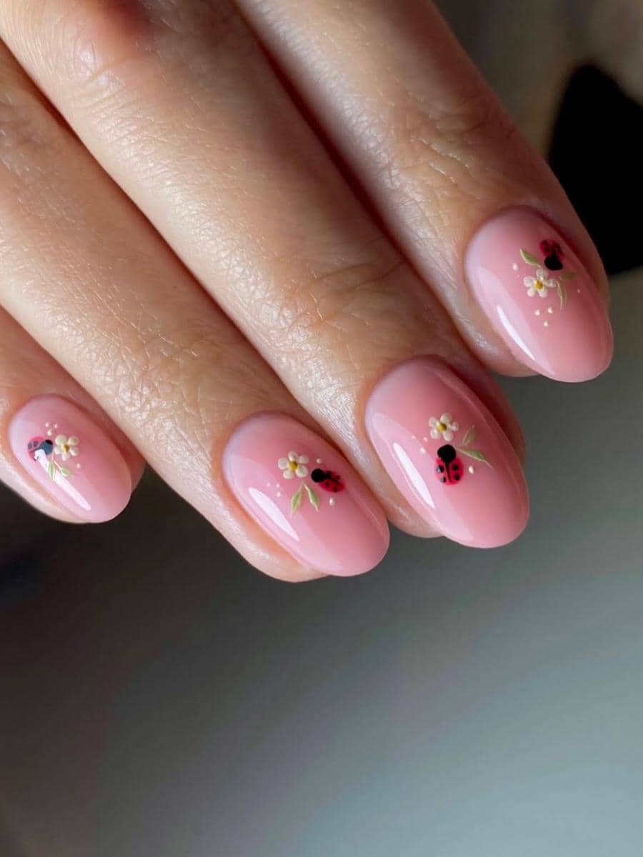 Inspirasi ladybug nails