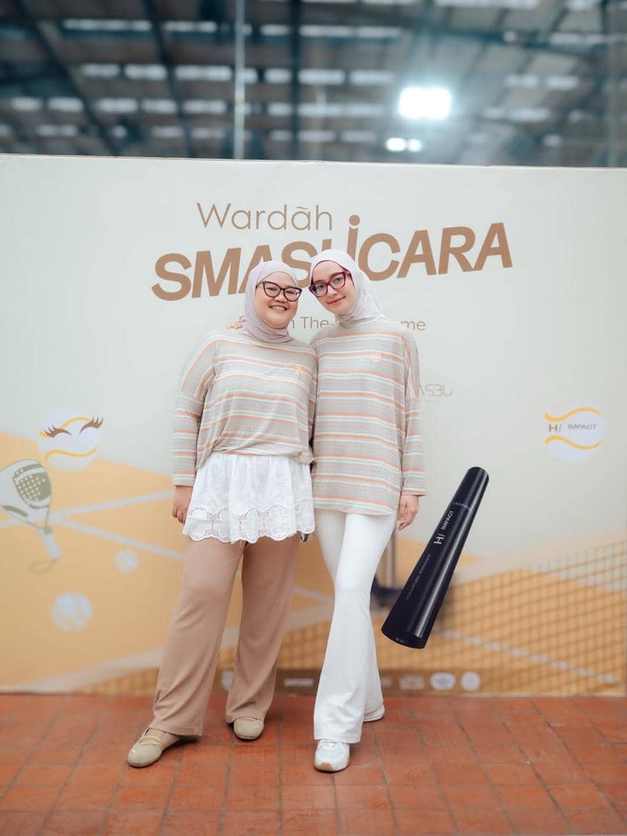 inspirasi outfit hijab sporty ala selebgram Mega Iskanti 