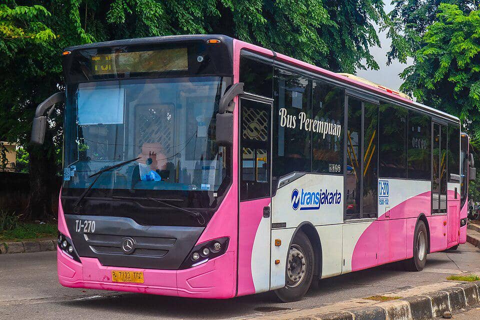 Cara Tracking TJ Pink Transjakarta Khusus Perempuan secara Real-Time