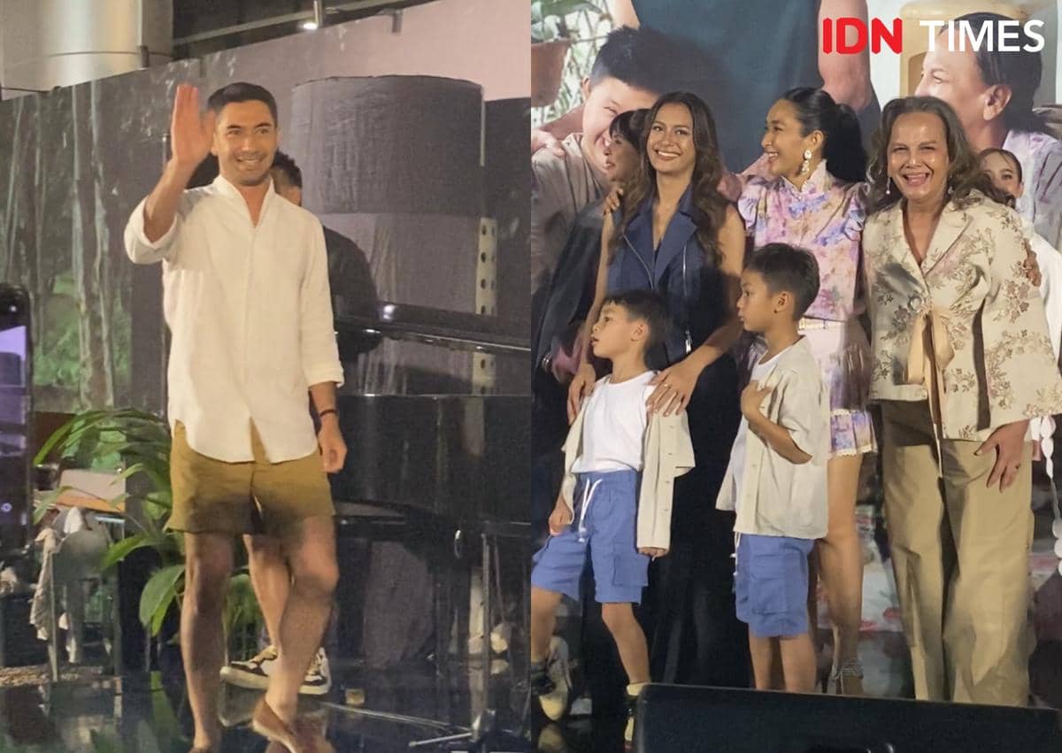 11 Potret Para Pemain di Gala Premier Film Semua Akan Baik-Baik saja