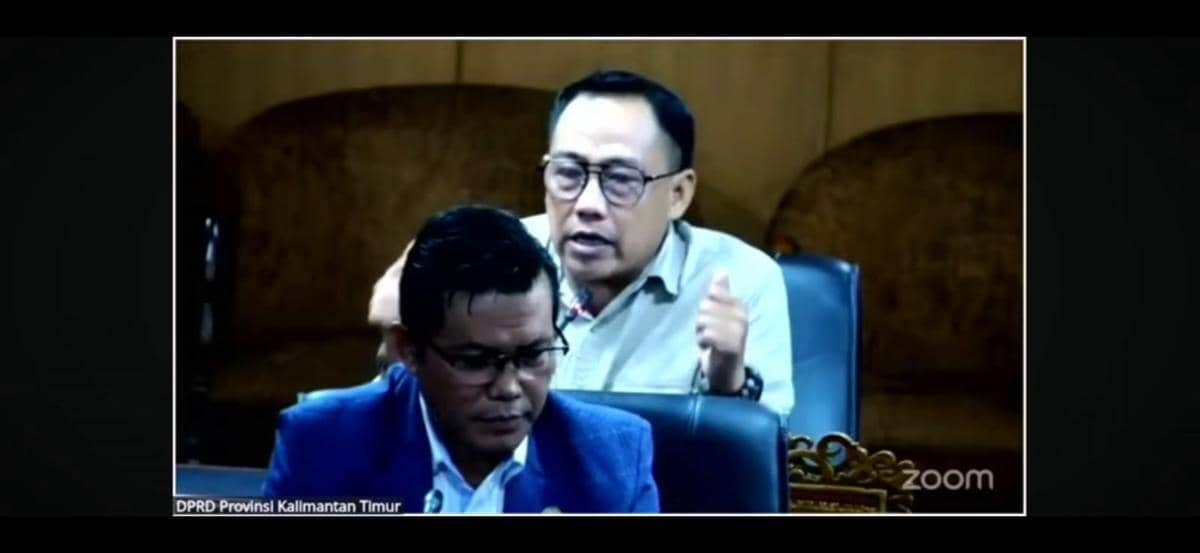 Sarkowi V Zahry dari Fraksi Golkar.