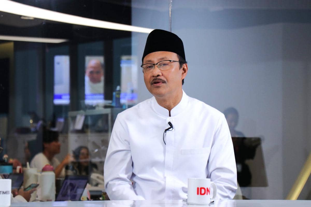 Mensos Syaifullah Yusuf bersama Pimred IDN Times Uni Lubis dalam sesi Real Talk di kantor IDN, Jakarta Selatan, Selasa (5/5/2026). 