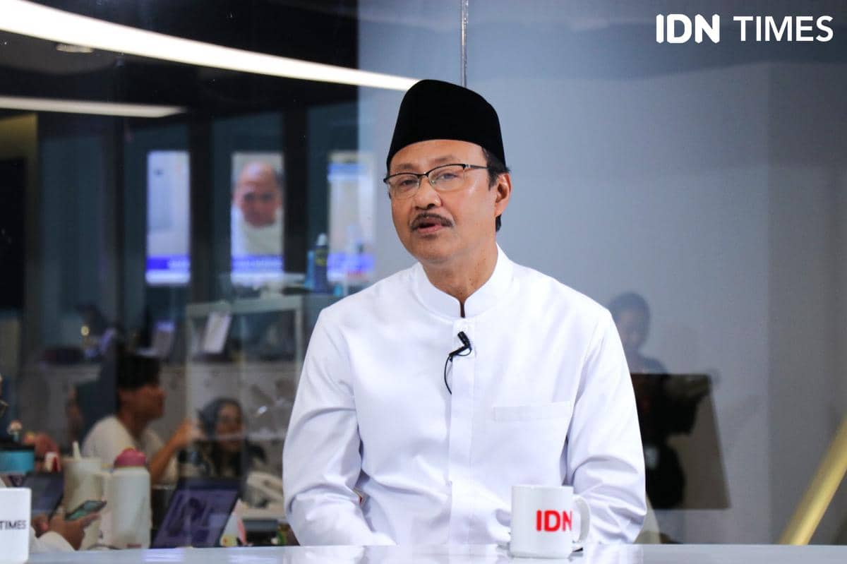 Mensos Syaifullah Yusuf bersama Pimred IDN Times Uni Lubis dalam sesi Real Talk di kantor IDN, Jakarta Selatan, Selasa (5/5/2026). 