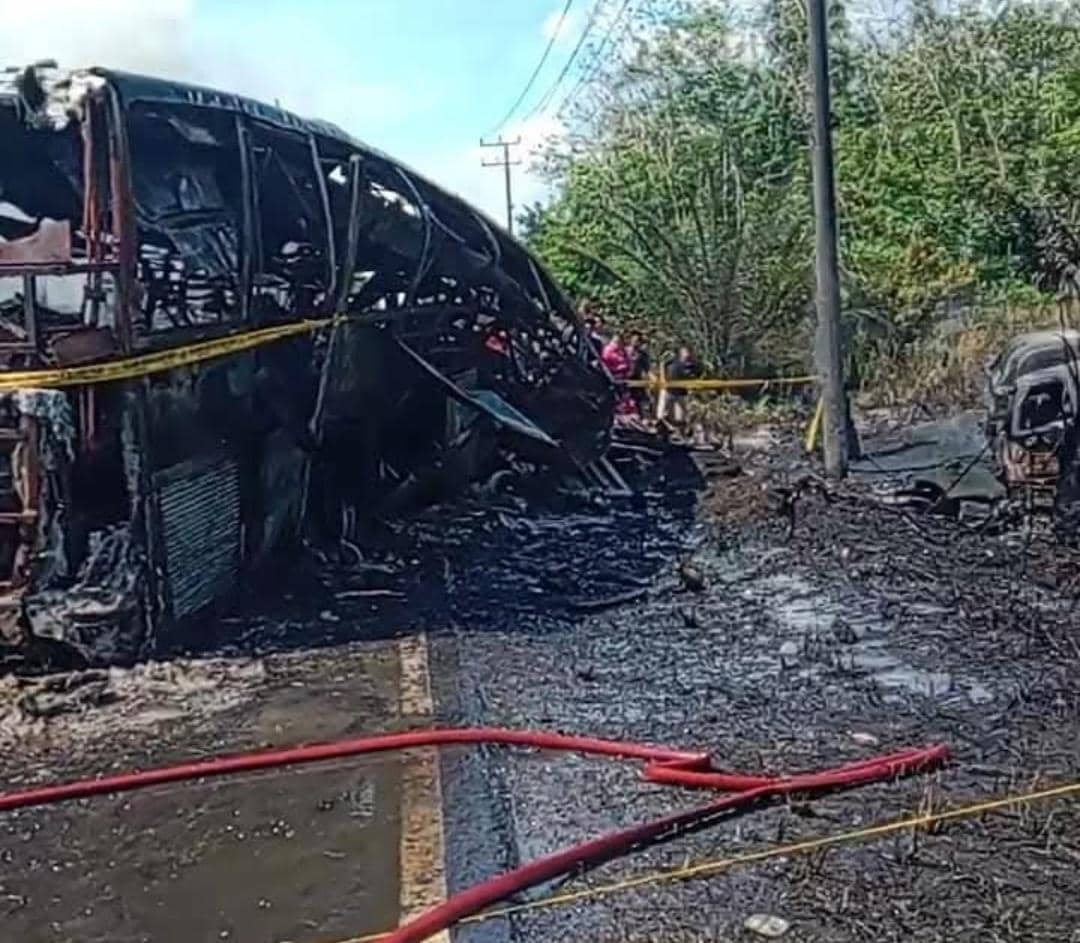 Kondisi bus ALS terbakar di Muratara. (Dok. IDN Times)