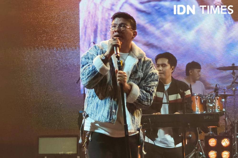 Potret Andika bersama Kangen Band bawakan lagu Sheila On 7 di OTW Pestapora day 3