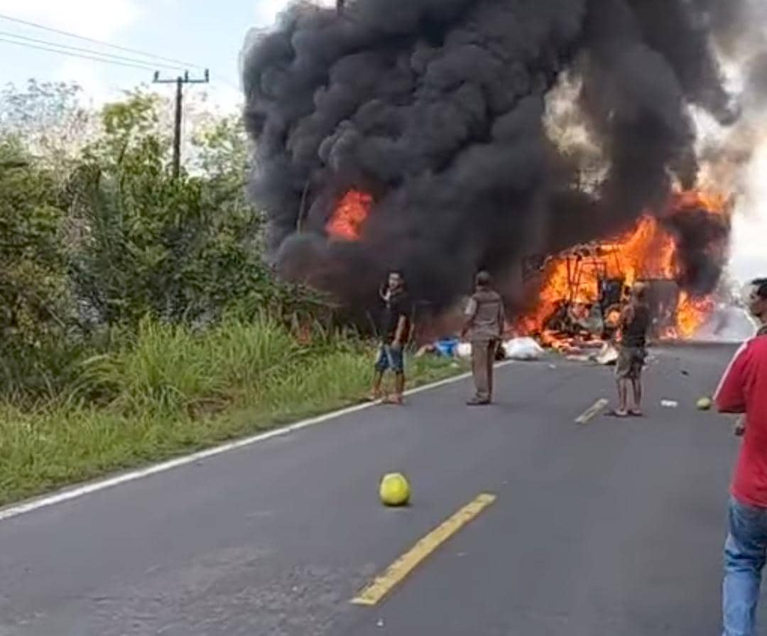Kondisi bus ALS terbakar di Muratara. (Dok. IDN Times)