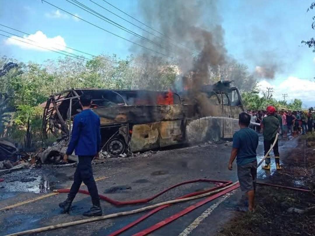 Bus ALS Terbakar di Jalinsum Muratara, 16 Orang Tewas