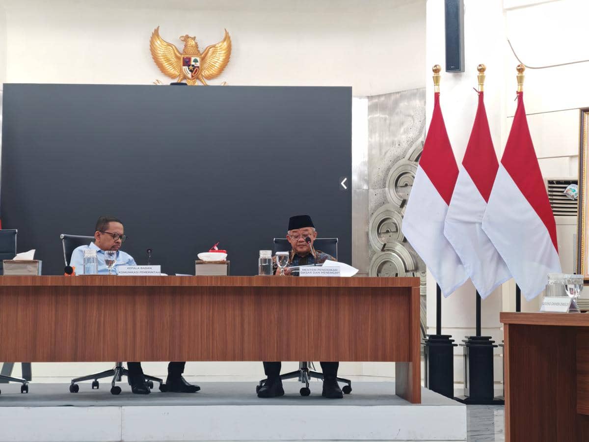 Nasib Guru Honorer Sekolah Negeri Terancam, Mendikdasmen: Dampak UU ASN
