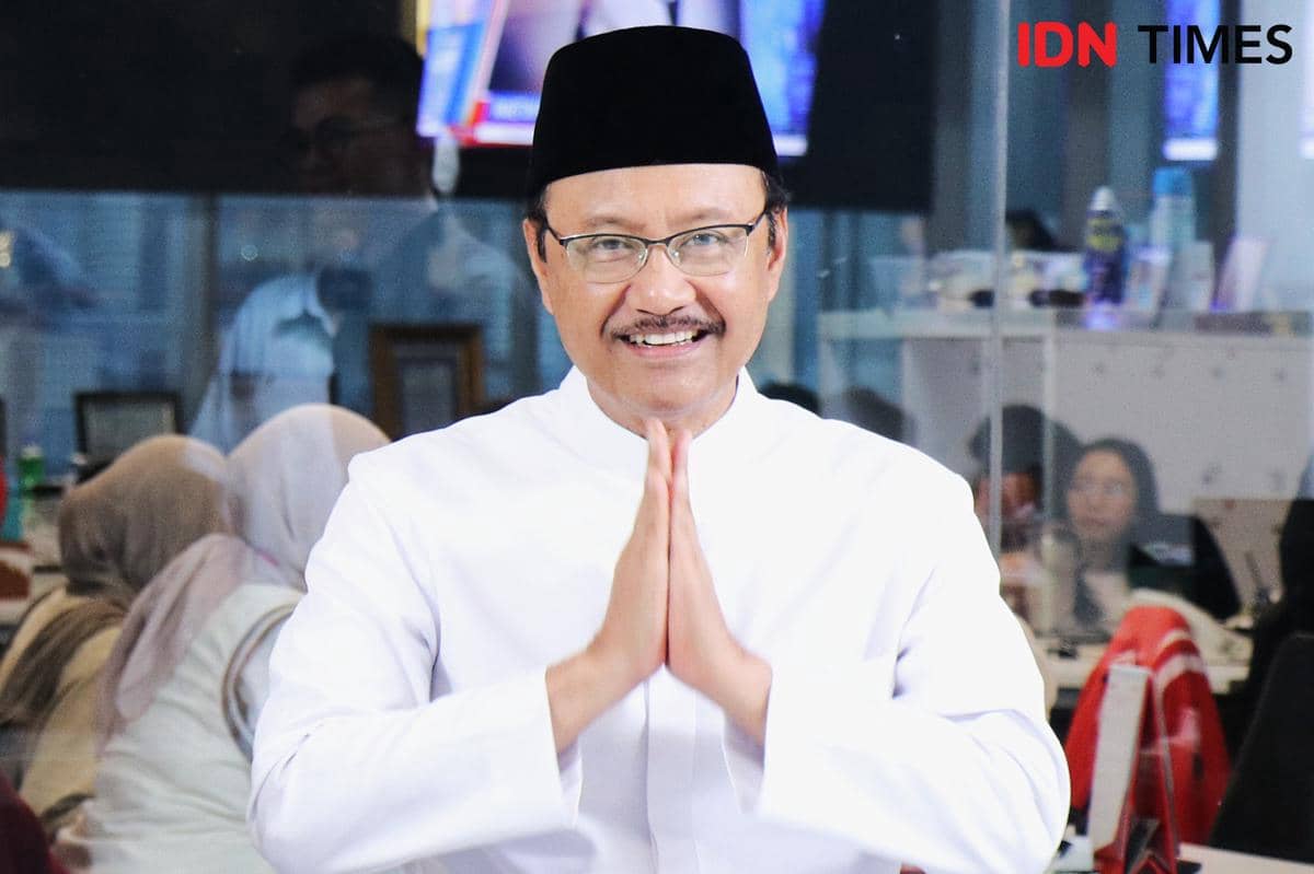 Mensos Syaifullah Yusuf bersama Pimred IDN Times Uni Lubis dalam sesi Real Talk di kantor IDN, Jakarta Selatan, Selasa (5/5/2026). 