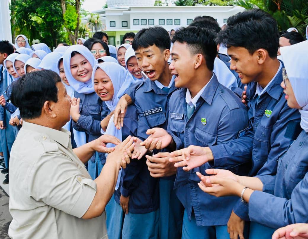 Momen Prabowo Sapa Siswa yang Berkunjung ke Istana Merdeka (dok. Sekretariat Presiden)