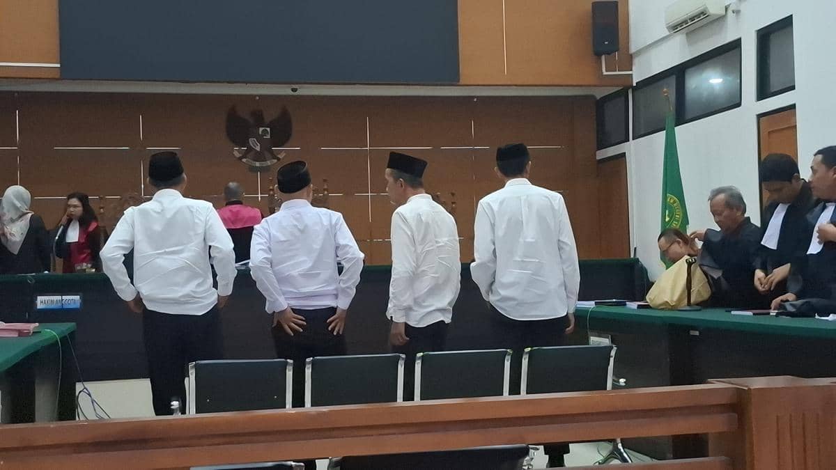 4 terdakwa korupsi PDAM Lebak setelah mendengarkan amar tuntutan (Dok. Khaerul Anwar)