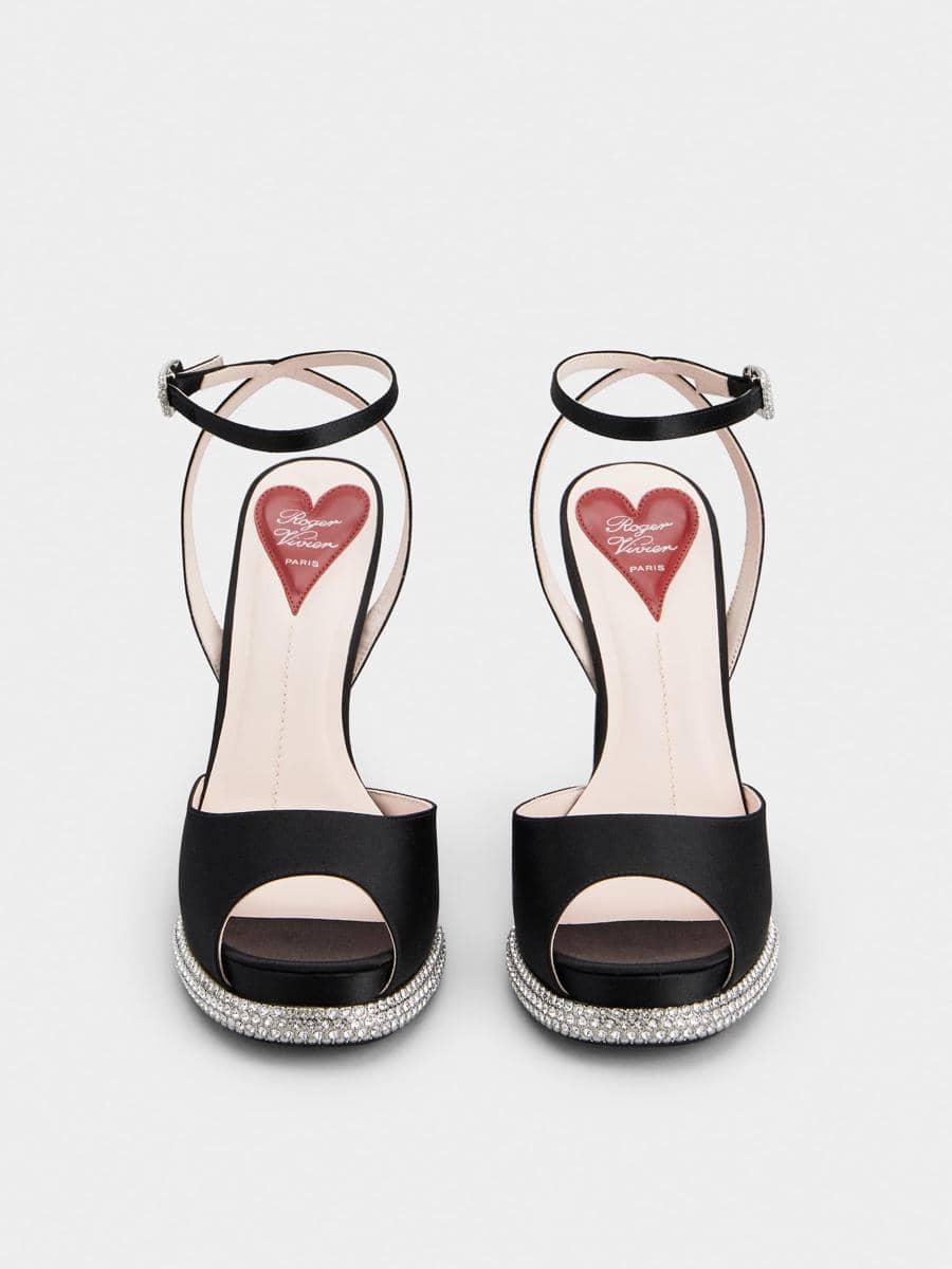 Detail Sandal Anne Hathaway di Met Gala 2026 (dok. Roger Vivier)