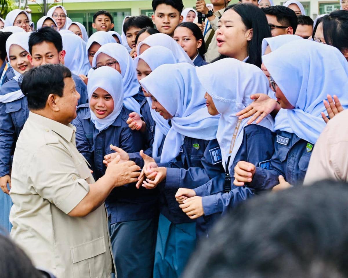 Momen Prabowo Sapa Siswa yang Berkunjung ke Istana Merdeka (dok. Sekretariat Presiden)