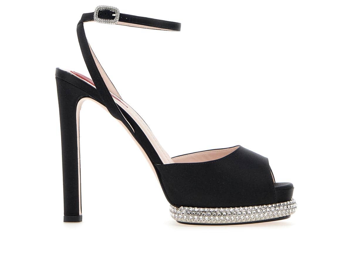 Detail Sandal Anne Hathaway di Met Gala 2026 (dok. Roger Vivier)