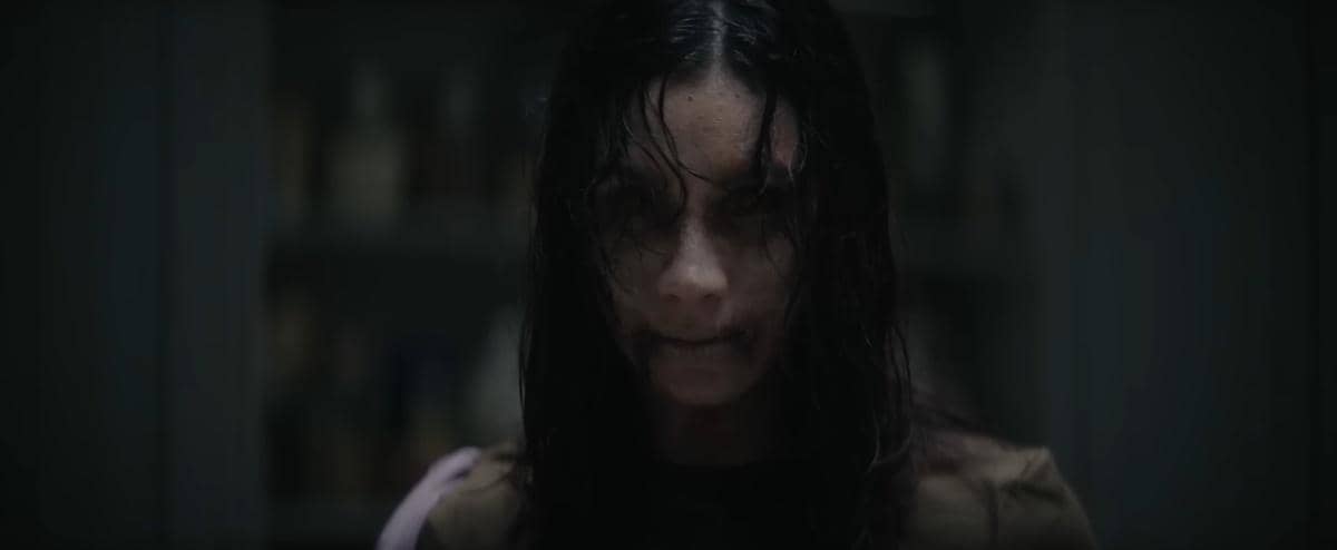 3 Momen Bikin Bulu Kuduk Merinding di Trailer Perdana Evil Dead Burn