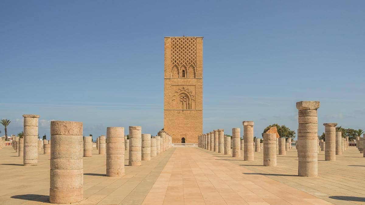Hassan Tower menjadi salah satu ikon bersejarah paling terkenal di Rabat.