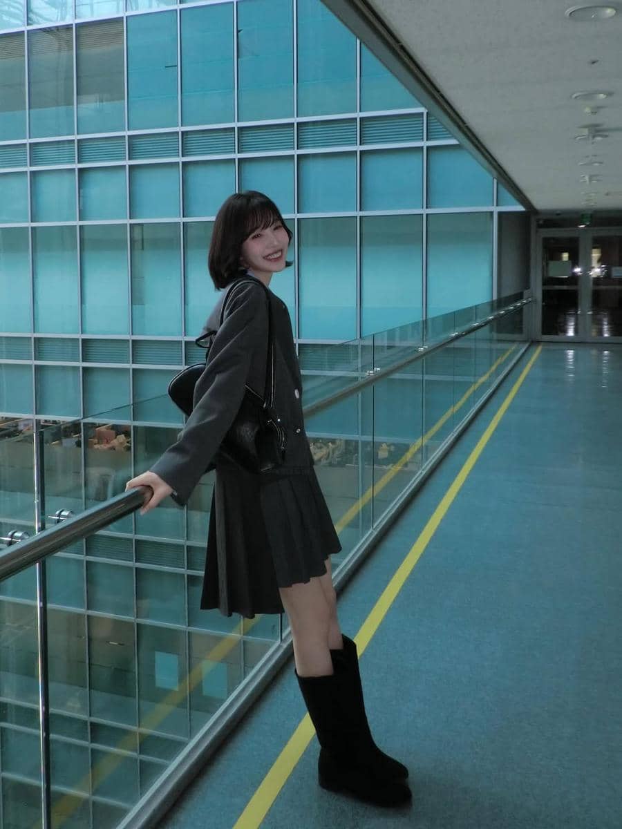 ide outfit kece buat cewek rambut pendek ala Joy Red Velvet 