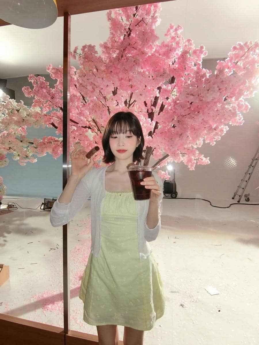 ide outfit kece buat cewek rambut pendek ala Joy Red Velvet 