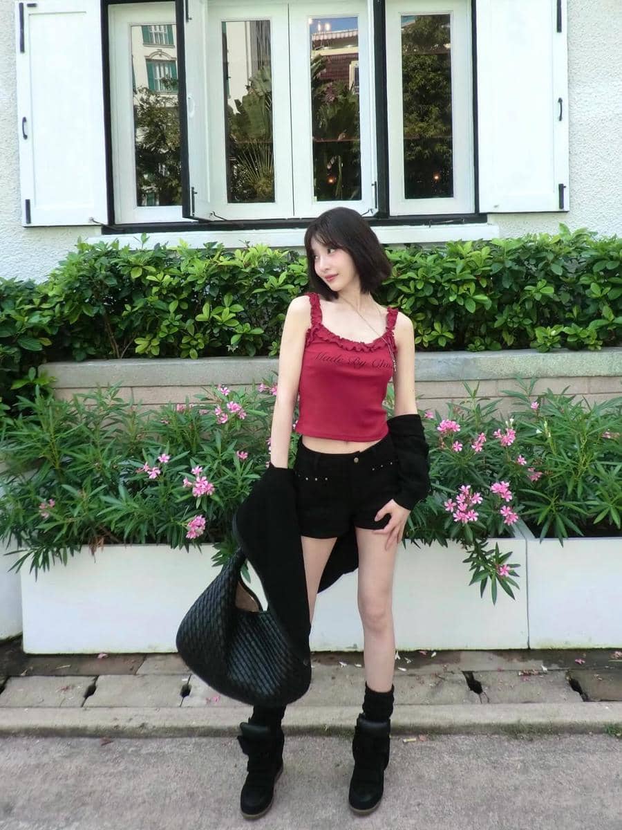 ide outfit kece buat cewek rambut pendek ala Joy Red Velvet 