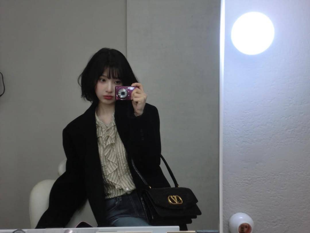 ide outfit kece buat cewek rambut pendek ala Joy Red Velvet 