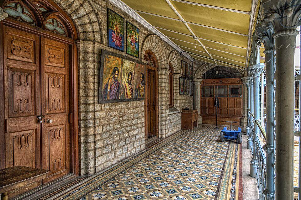 Lorong di Lantai Atas Istana Bangalore