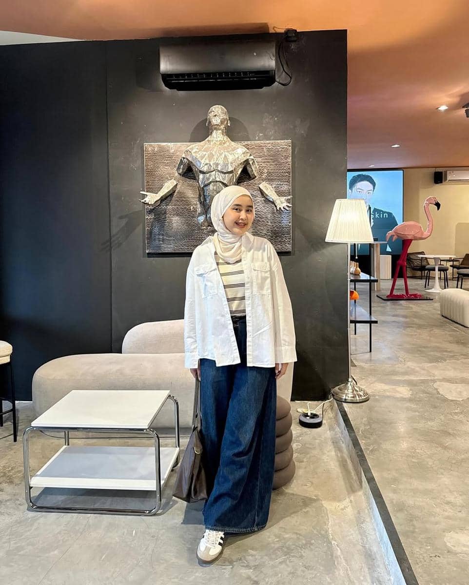 OOTD Atasan Motif Salur ala Meilan Indrajati