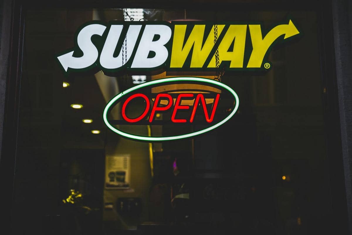 ilustrasi gerai fast food Subway