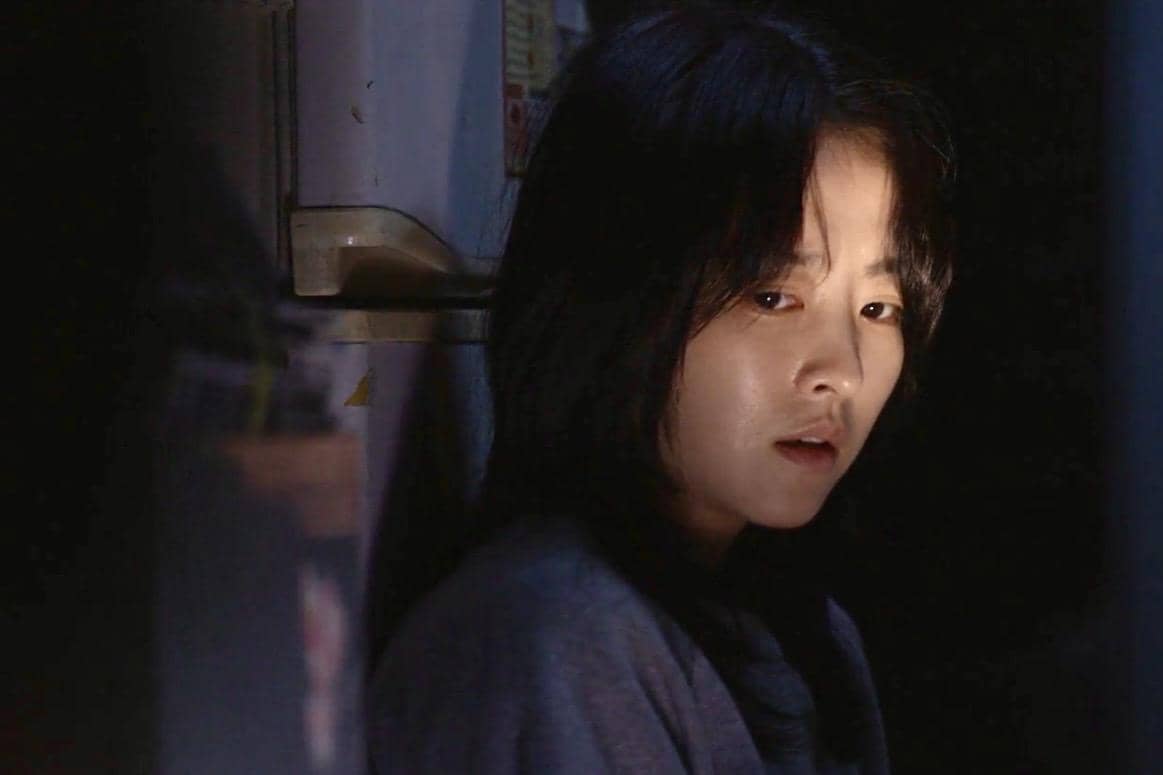 Kim Hee Ju (Park Bo Young) dalam drakor Gold Land 