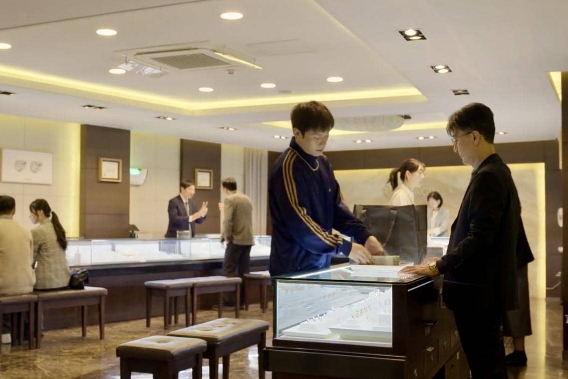 Jang Uk (Kim Sung Cheol) dalam drakor Gold Land 