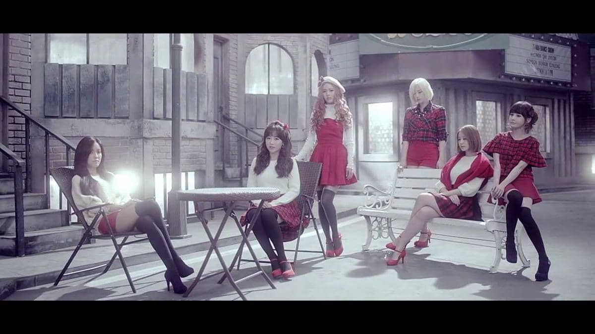 cuplikan MV "Hide & Seek"