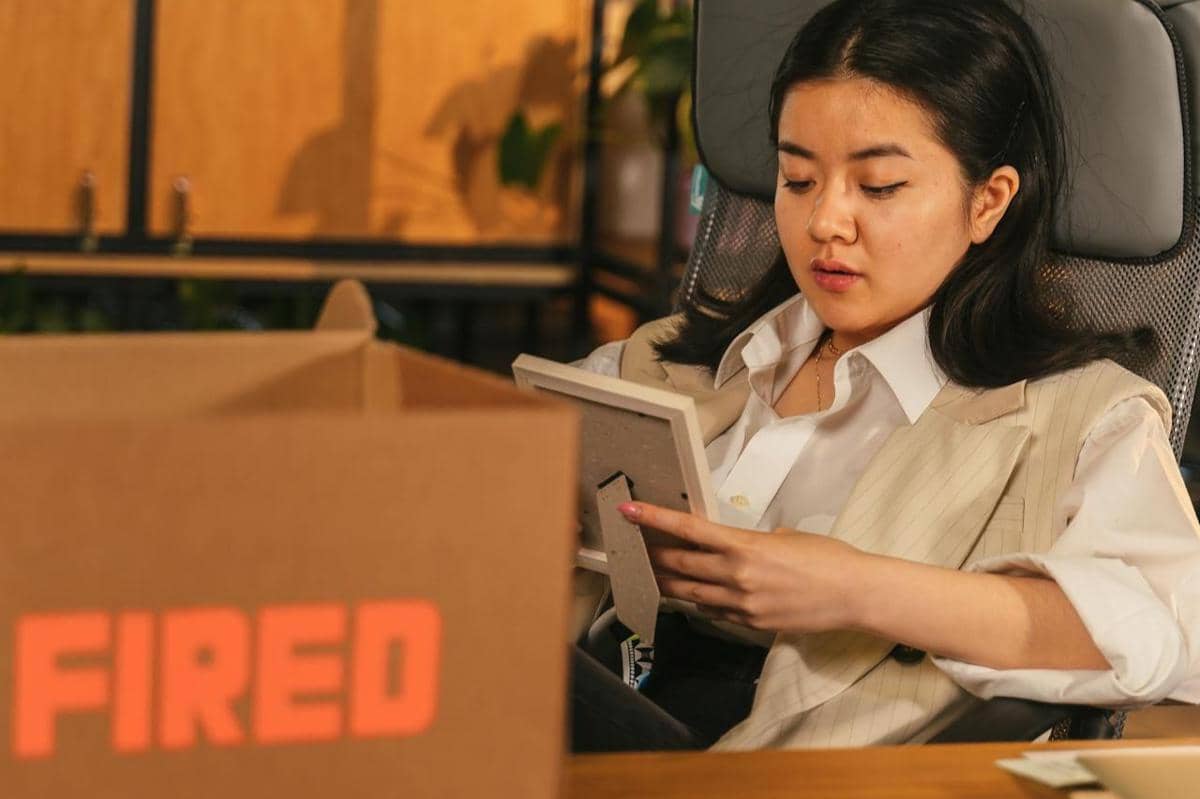 ilustrasi stoikisme buat kamu yang baru kena PHK 