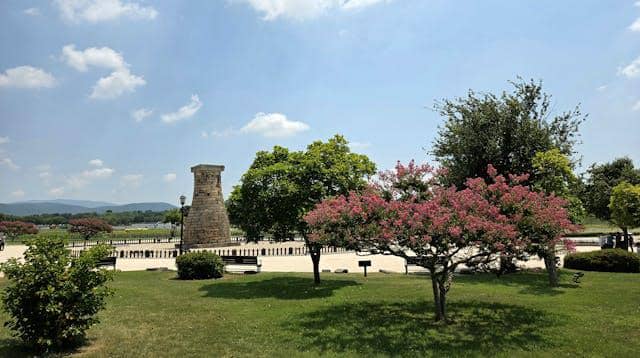 Potret Cheomseongdae di Gyeongju