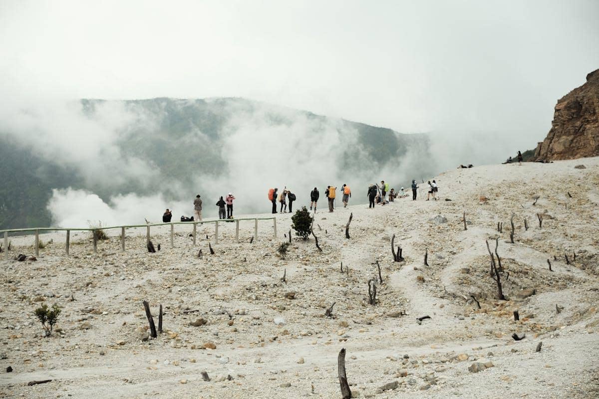 Kenapa Gak Boleh Mendaki sampai Puncak Gunung Papandayan?
