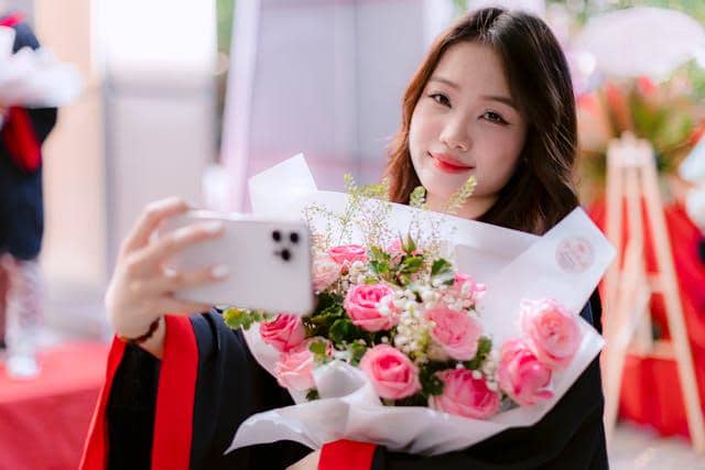 ilustrasi kebutuhan make up wisuda