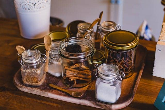 5 Trik Menyimpan Bumbu Dapur Biar Nggak Berantakan