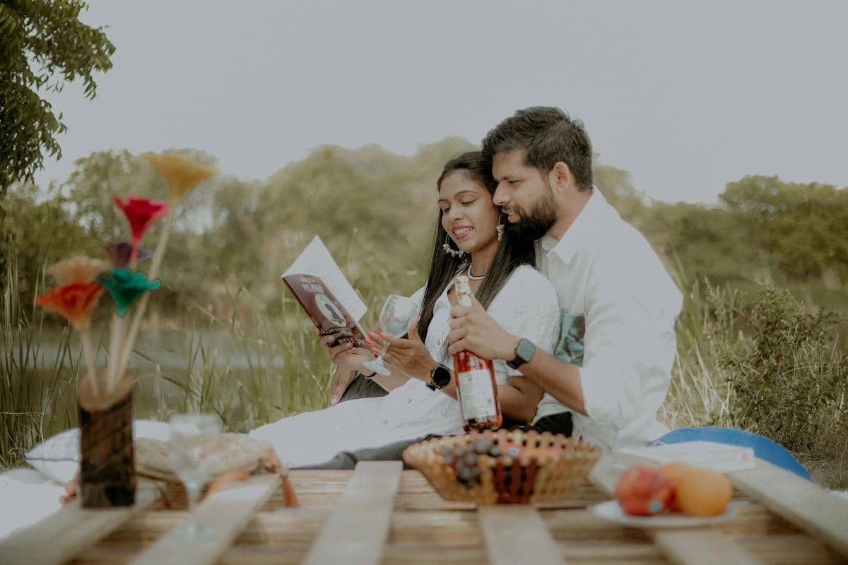 5 Manfaat Reading Date dengan Pasangan! Menumbuhkan Empati!
