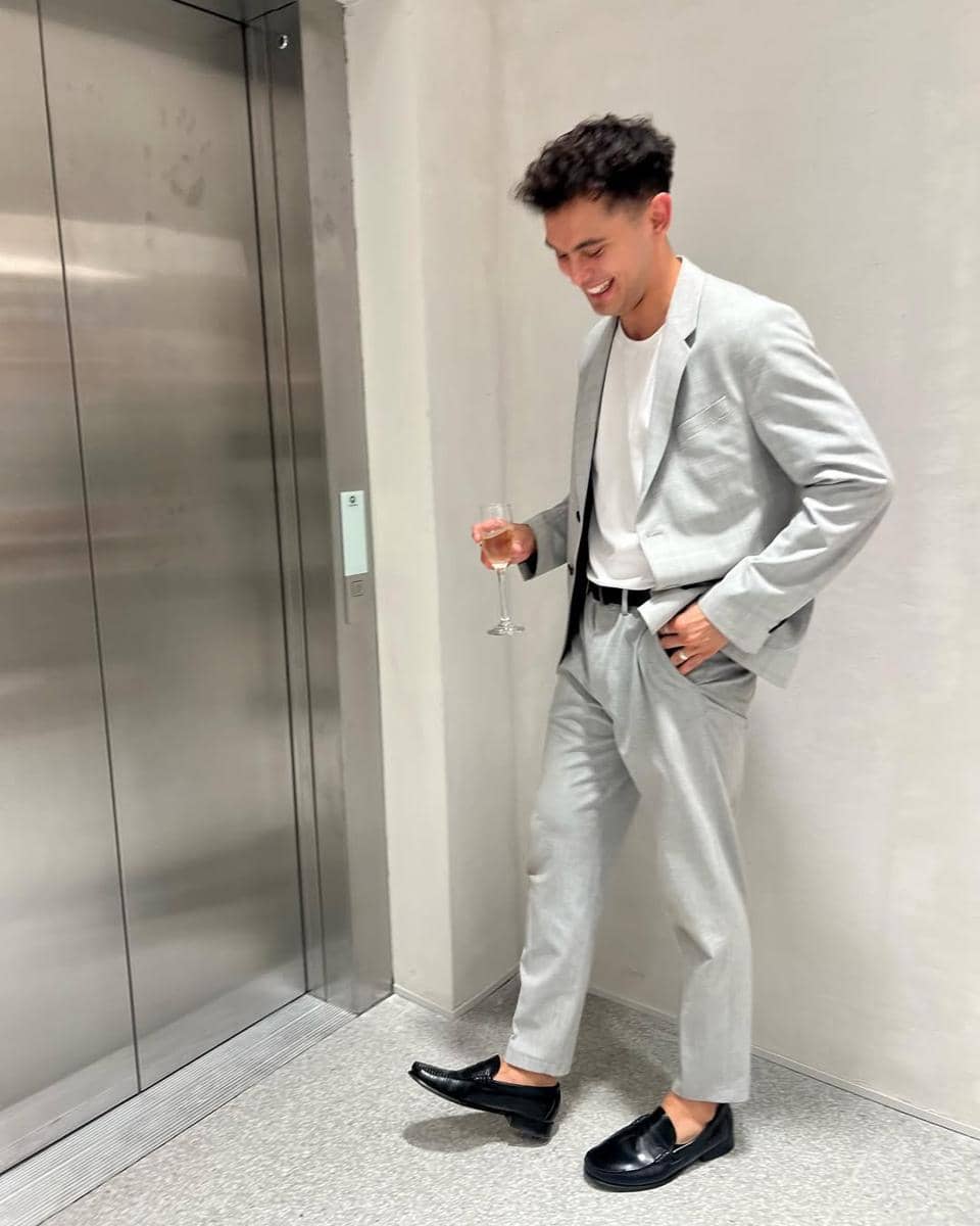 OOTD cowok pakai blazer