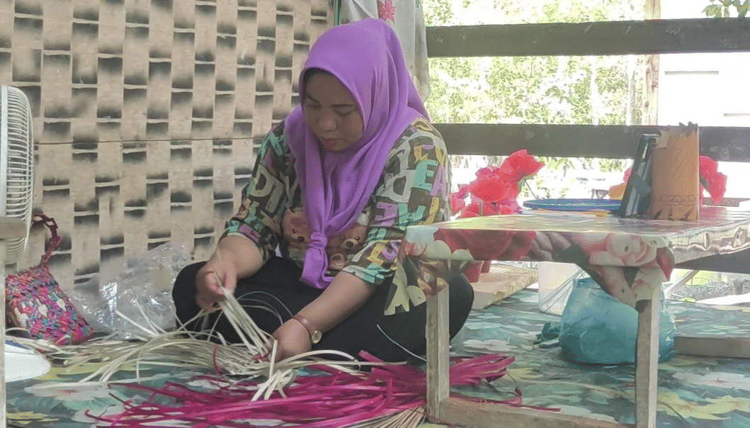 Proses pembuatan sumpit tangkal (mangara wahyudi)