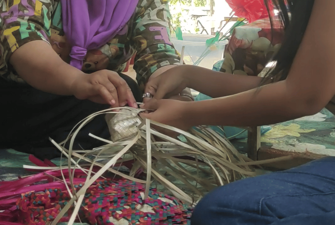 Proses pembuatan sumpit tangkal (mangara wahyudi)