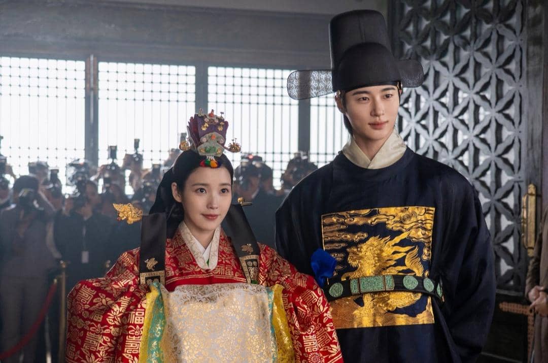Apakah Castle Group dan Kerajaan Dianggap Setara di Perfect Crown?