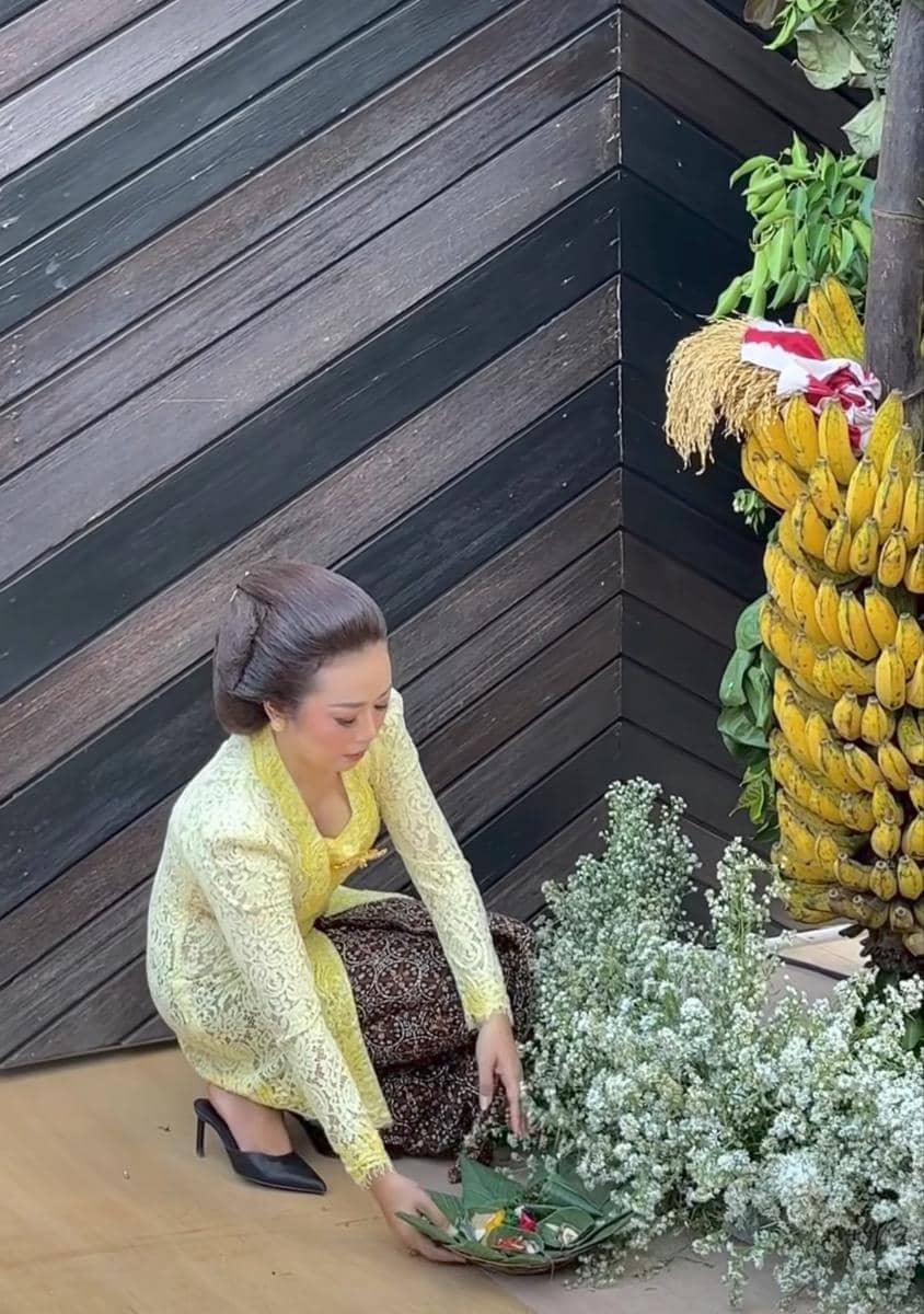 Pernak-pernik siraman putra Soimah