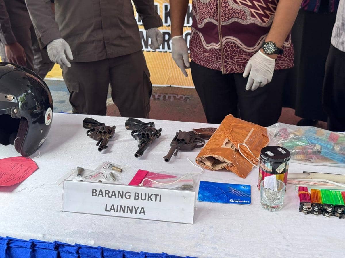 Kejaksaan Negeri Pontianak Musnahkan Rokok hingga Obat-Obatan Ilegal