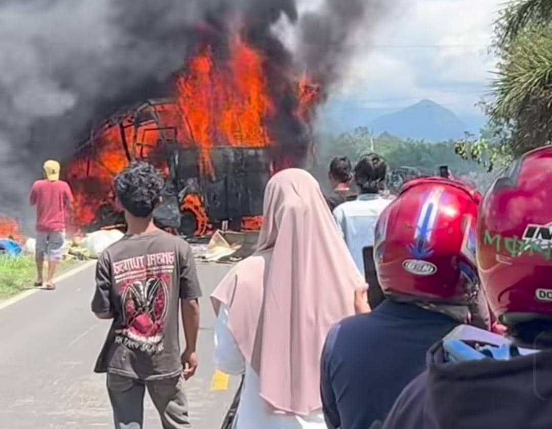 Kondisi bus ALS terbakar di Muratara.