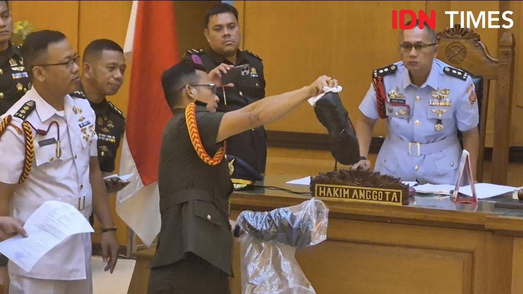 Andrie Yunus, TNI, air keras