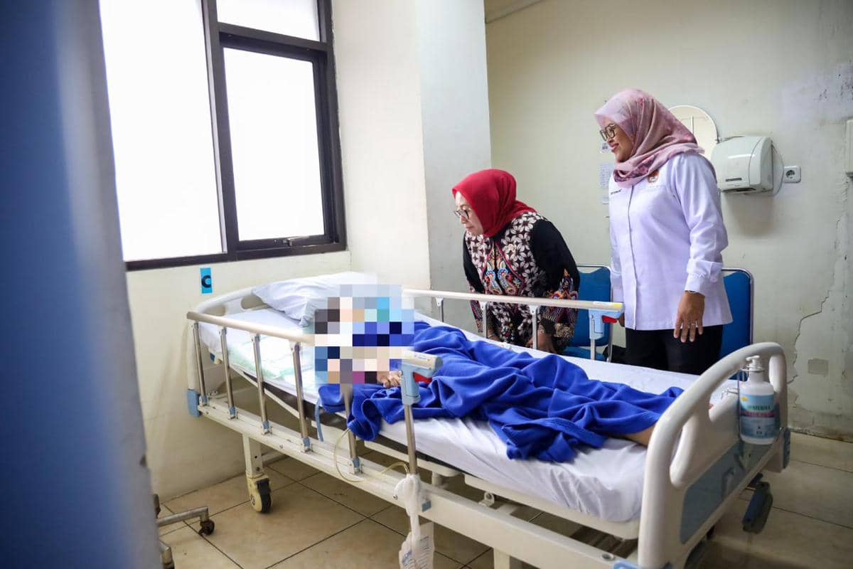 Menteri Pemberdayaan Perempuan dan Perlindungan Anak (PPPA) Arifah Fauzi menjenguk PRT yang diduga jadi korban kekerasan di Bendungan Hilir.