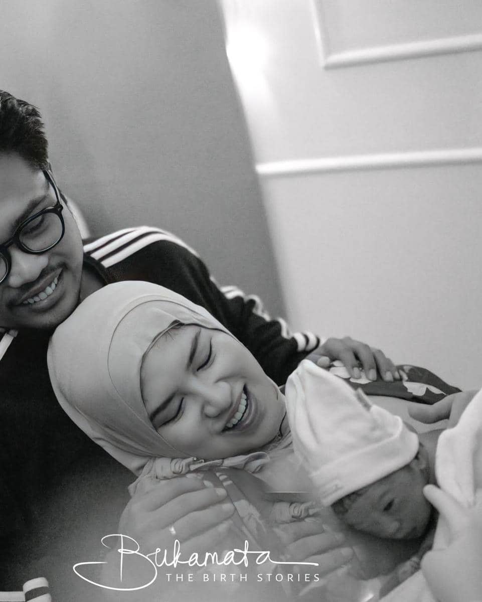 Ochi Rosdiana melahirkan anak pertama 