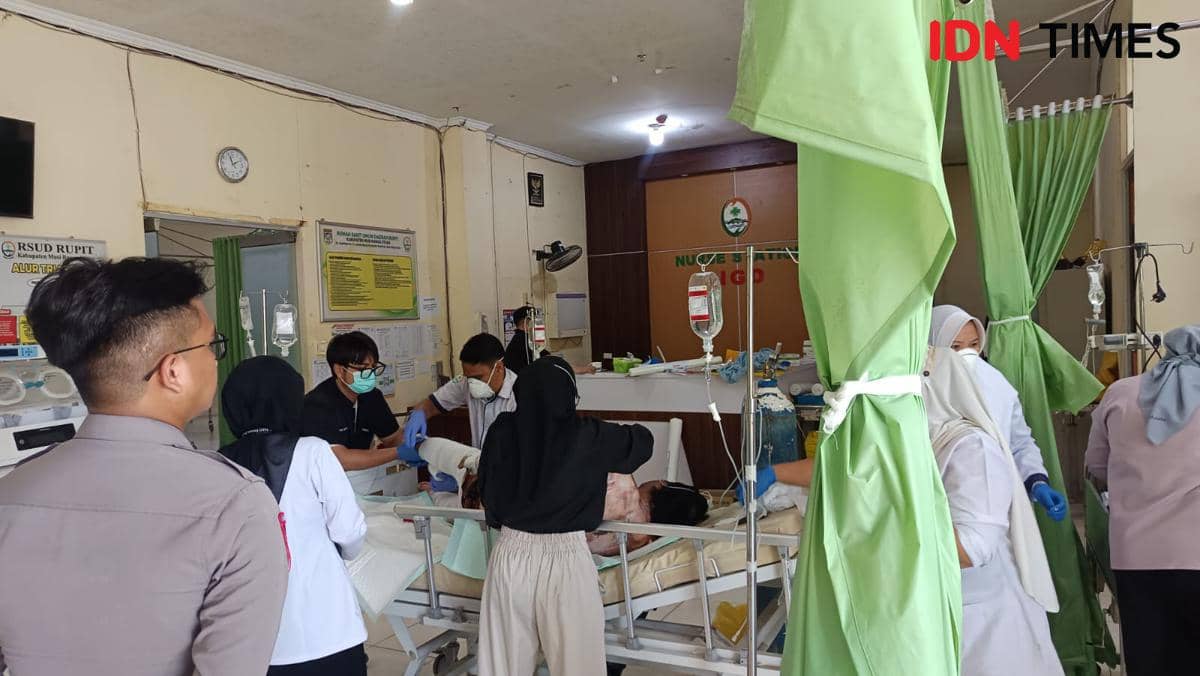 identifikasi jenazah korban bus ALS di Muratara (IDN Times/Feny Maulia Agustin)