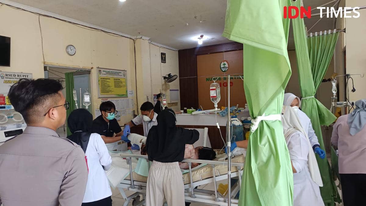 identifikasi jenazah korban bus ALS di Muratara (IDN Times/Feny Maulia Agustin)